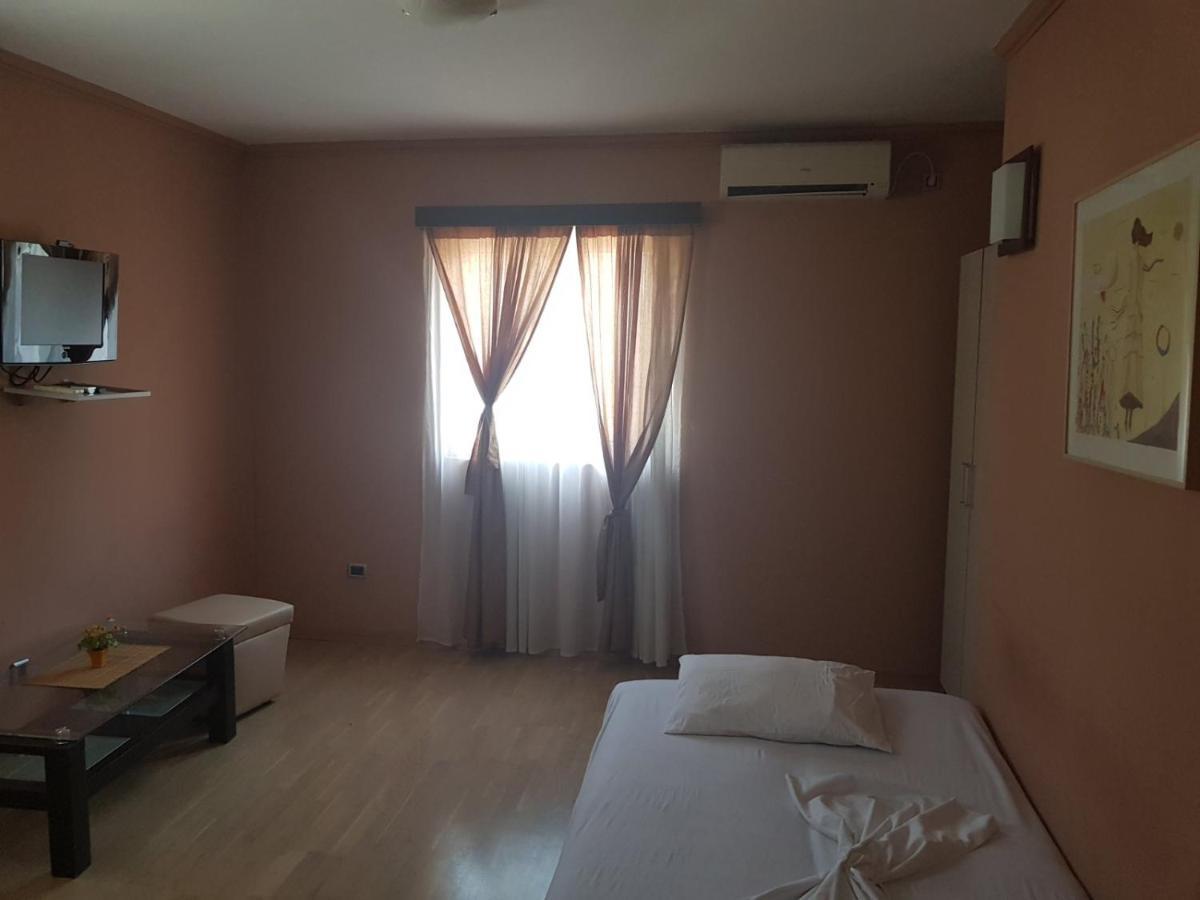 Vilaelenamarko Budva Buitenkant foto